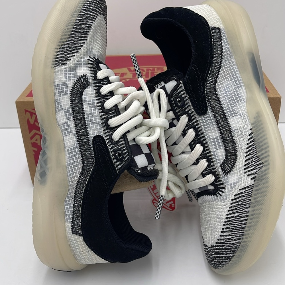Vans WMNS Ultimatewaffle Checkers White/Black
VN0007NJYB2 Sneakers - Picture 11 of 16